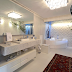 Banheiro inteiro branco com texturas - maravilhoso!