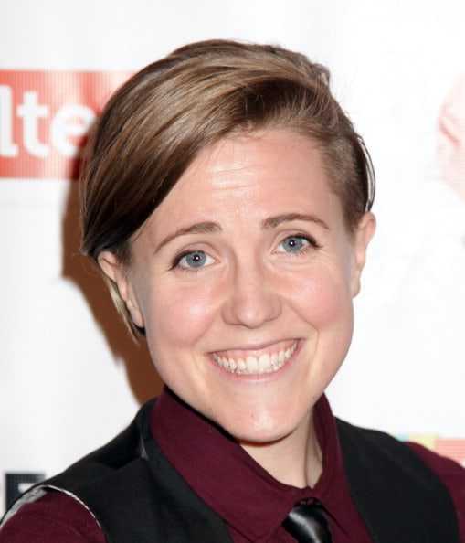 American internet personality Hannah Hart Photos Collection Navel Queens American internet personality Hannah Hart Photos Collection Navel Queens