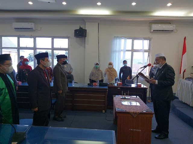 Bupati Lantik Dasrial Sebagai Sekwan DPRD Pasbar Bupati Lantik Dasrial Sebagai Sekwan DPRD Pasbar