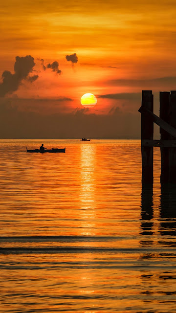 Free serene sunset wallpaper with canoe