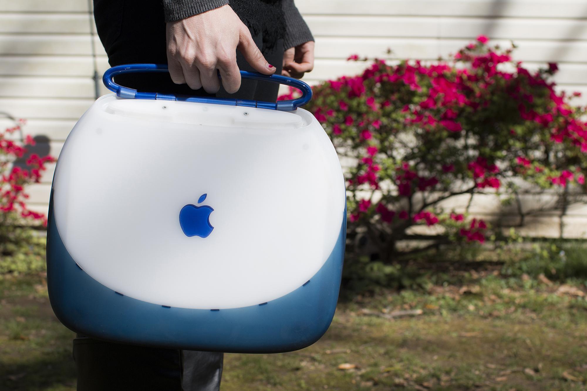 Ed Retro Tech Where new and old tech coexist Rebuilding an iBook G3