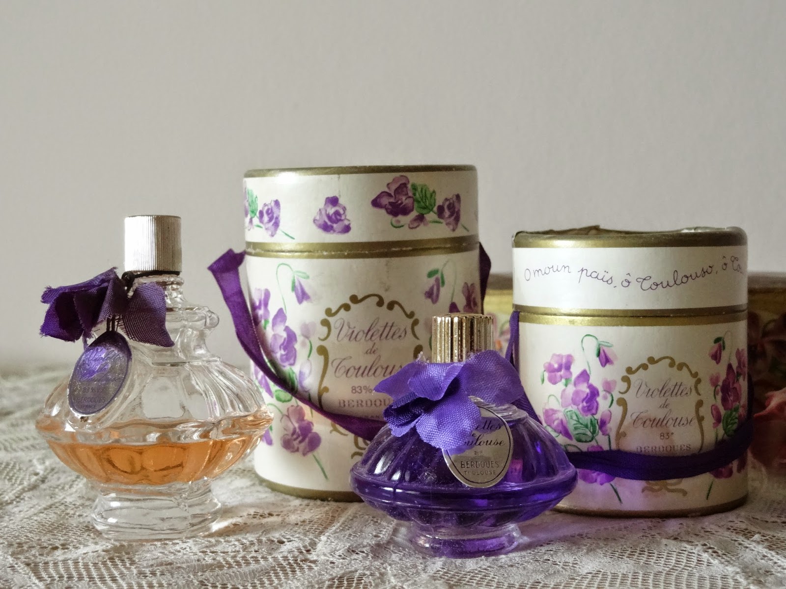 リボンときどきネコ Violettes De Toulouse トゥールーズのスミレ 菫の香水瓶と紙箱