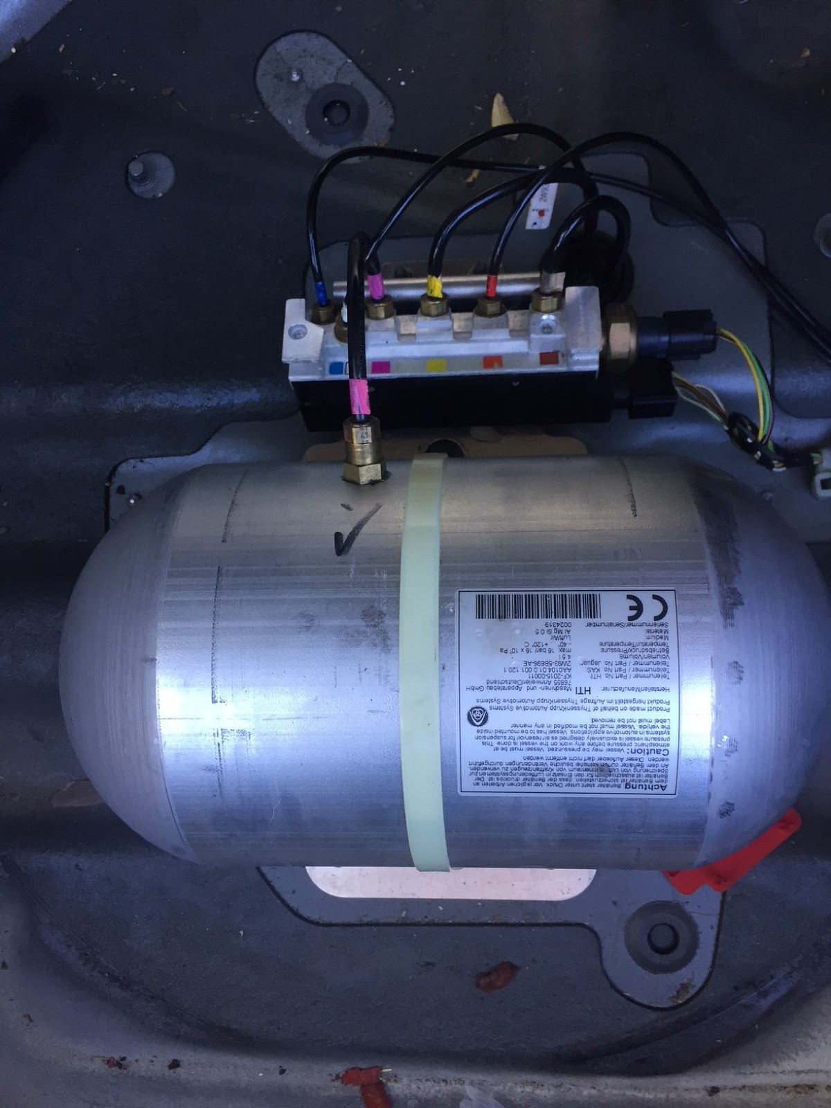 Kyle is always fixing stuff Fix Jaguar XJ8 / x350 Air suspension