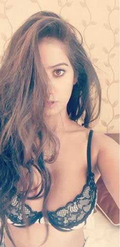 Poonam Pandey big boobs and deep cleavage Poonam Pandey big boobs and deep cleavage