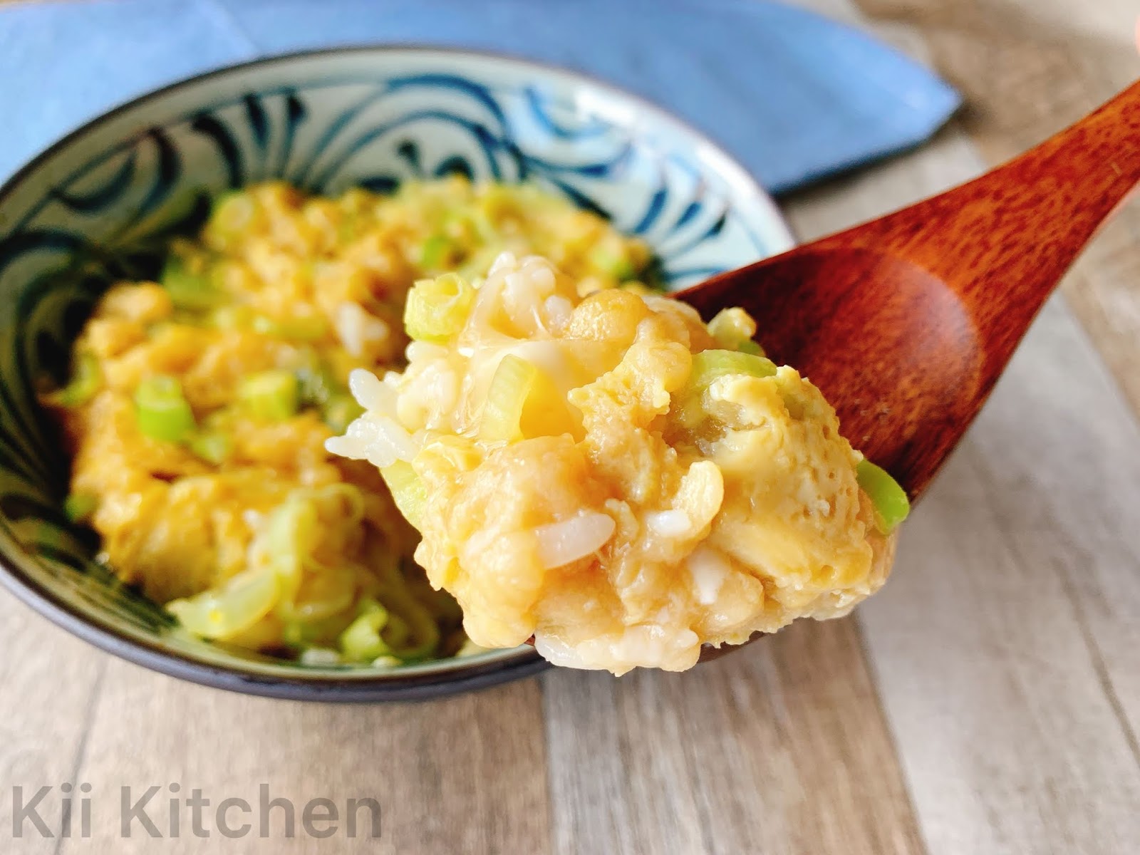 給料日前にも レンジで 天かすの卵とじ丼