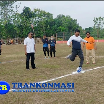 Buka Piala Pantura Cup Sampang, Moch Wijdan Tendang Bola Pertama