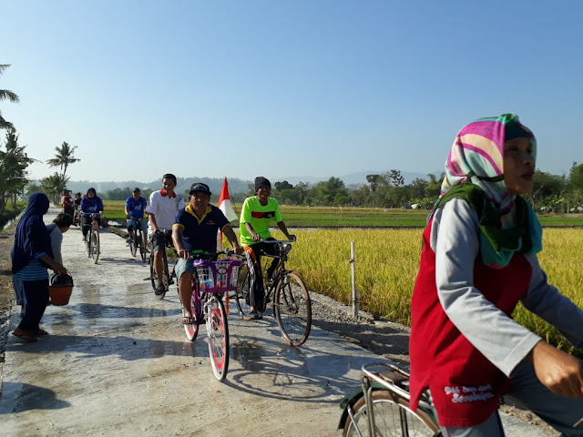 Karnaval Warga Jimbung Lewati Jalan Karya TMMD Reg Kodim Klaten