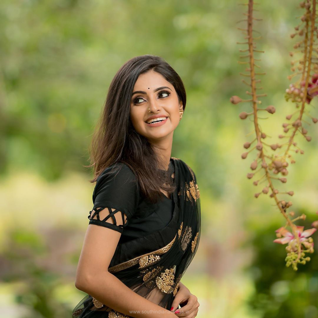 Actress Ayesha beautiful stills in black saree Actress-ayesha-7