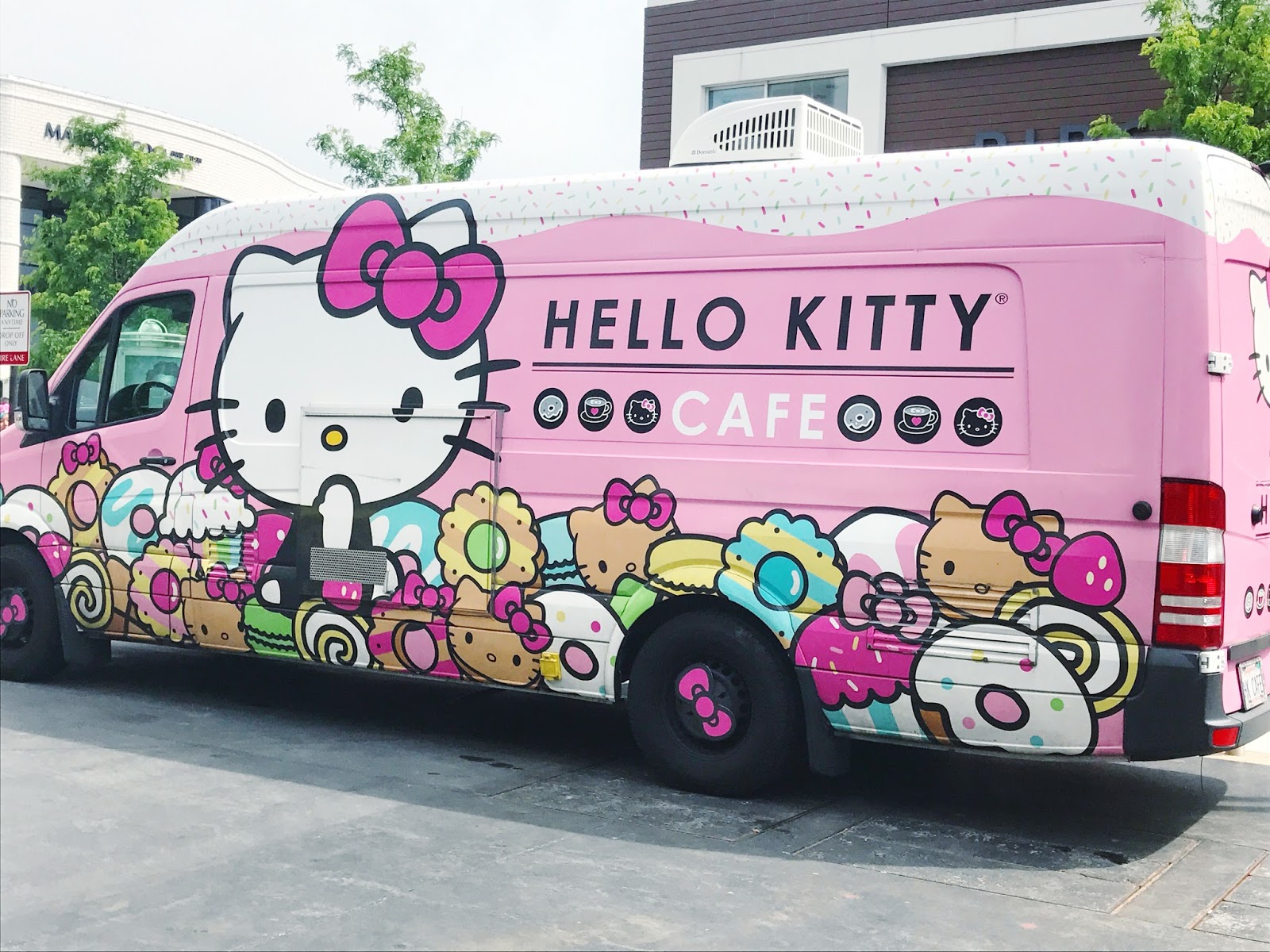 A mobile Hello Kitty Cafe is coming to Oakbrook Center