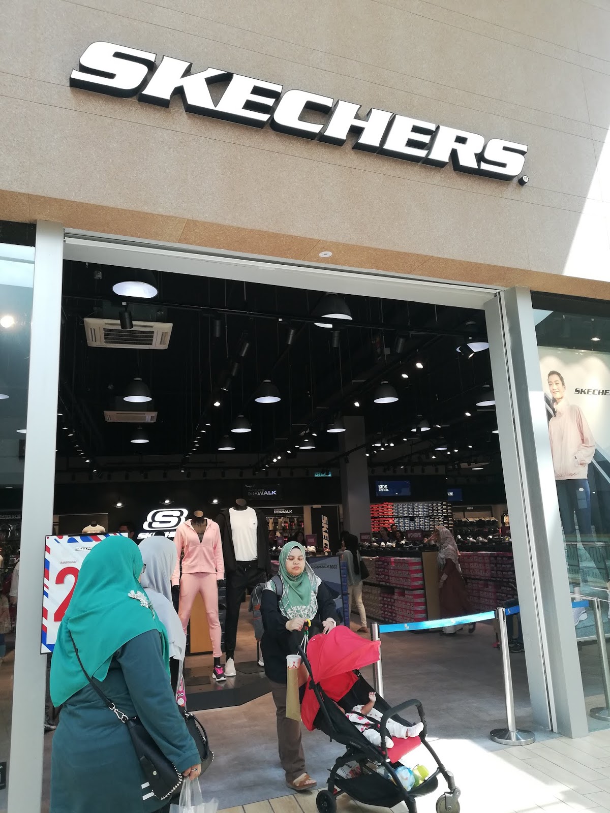mitsui outlet skechers