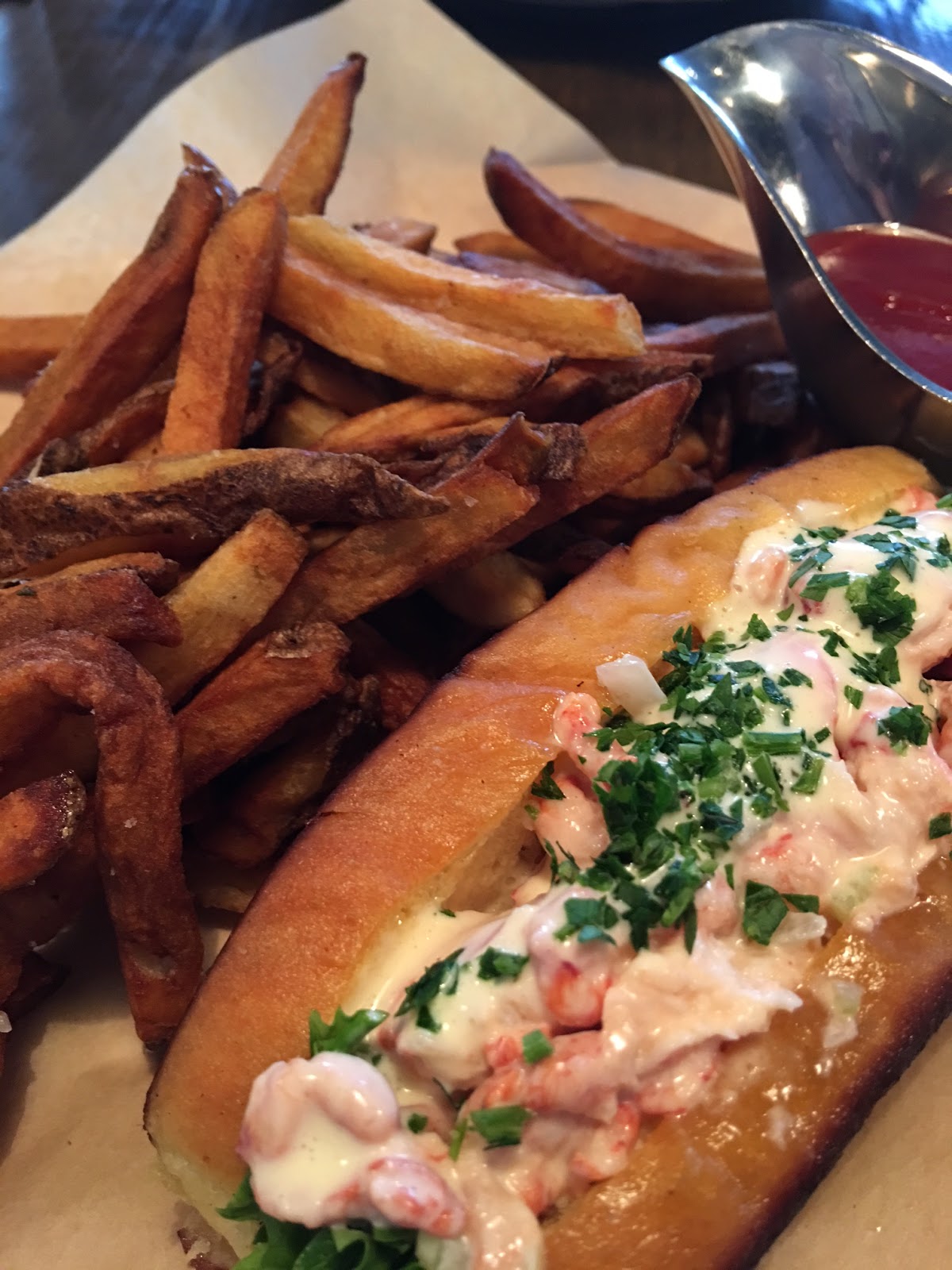 Hawaii Mom Blog Lobster Rolls at Livestock Tavern