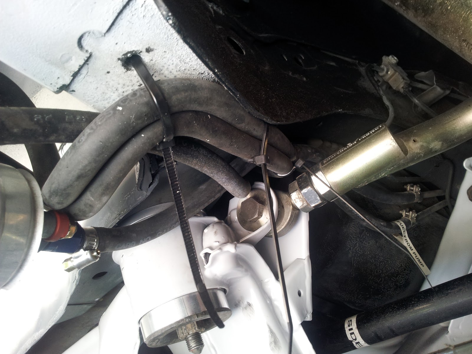 200sx  Wide Body Nissan S14a Fuel lines routed and tank mounted