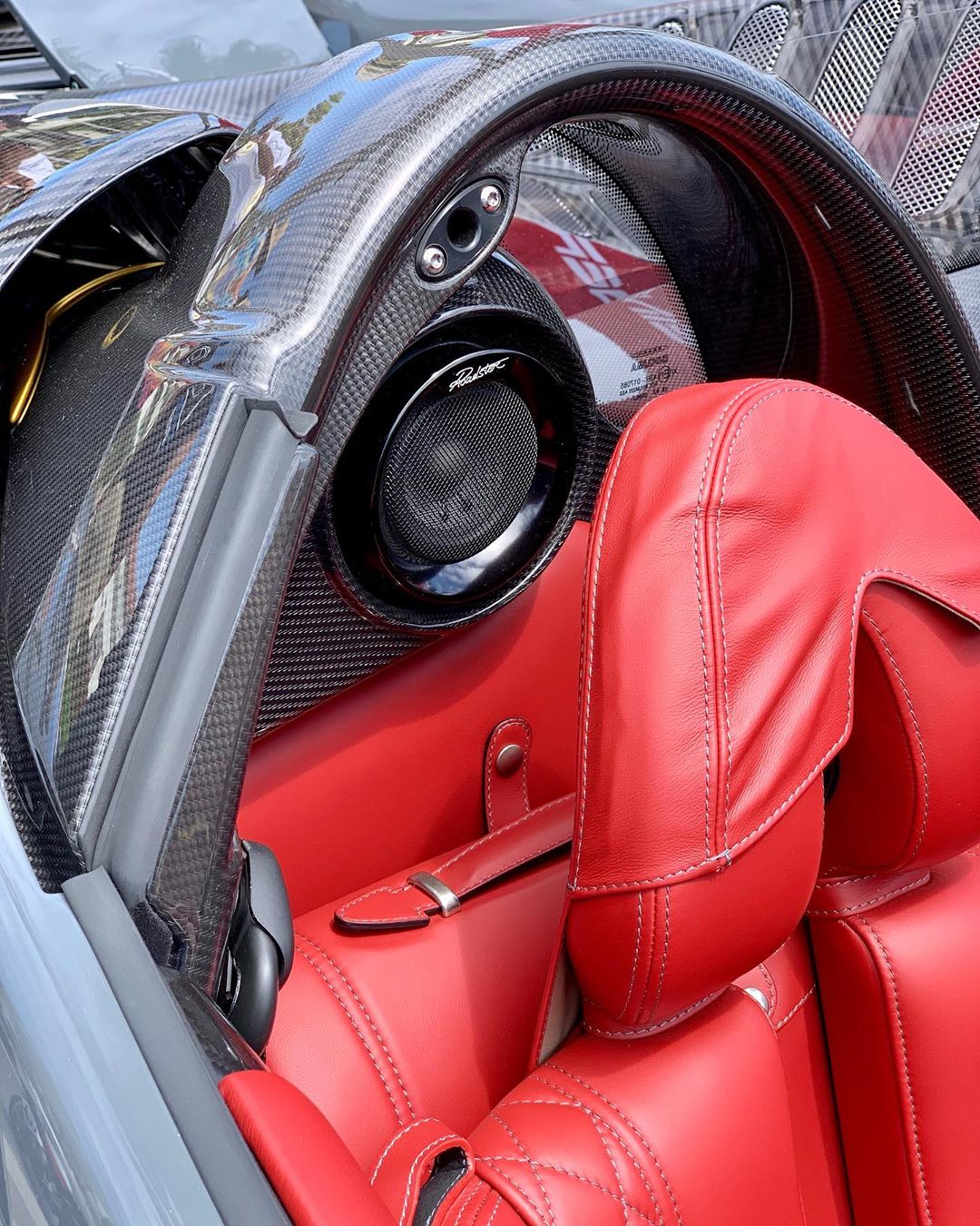 Pagani Huayra Roadster Has A Detailed Interior