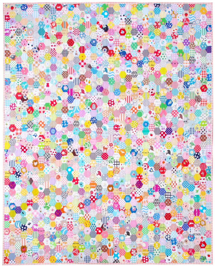Scrappy Hexagon Quilt © Red Pepper Quilts 2019 | #englishpaperpiecing #hexagonquilt #patchworkquilt