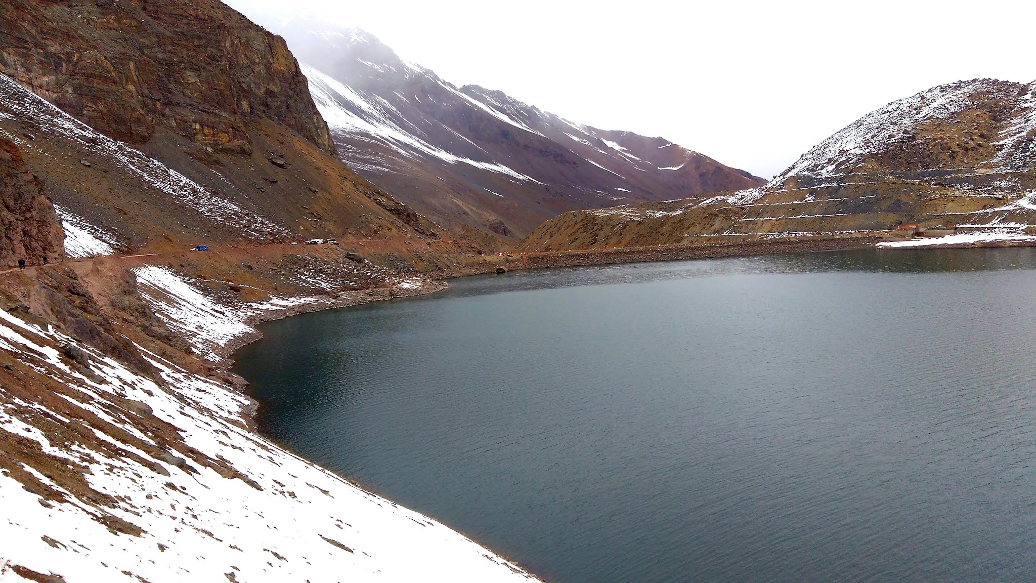 Perambulando na Trilha CAJÓN DEL MAIPO NO INVERNO / CHILE