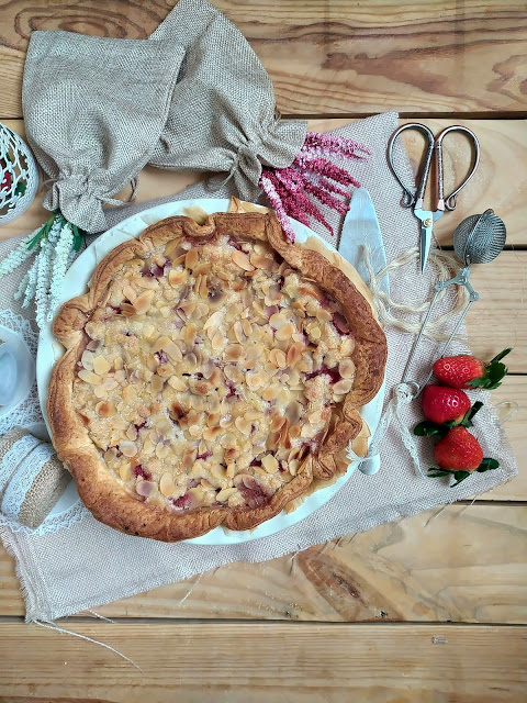 Receta de tarta de queso mascarpone con fresas y crumble de almendras. Tarta sbriciolata. Cheesecake. Postres para el día de la madre. Hojaldre Lidl Horno Cuca