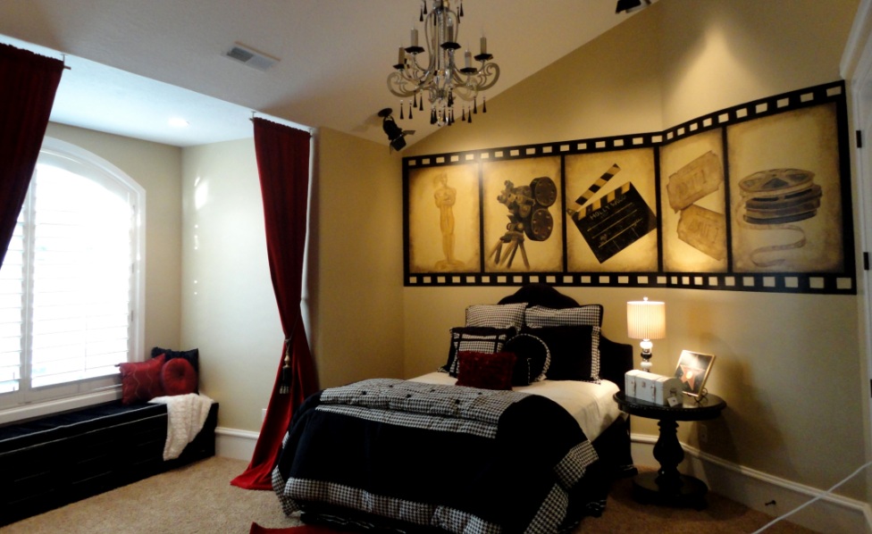 Angela painted this Hollywood/ movie themed girls bedroom featured in ...
