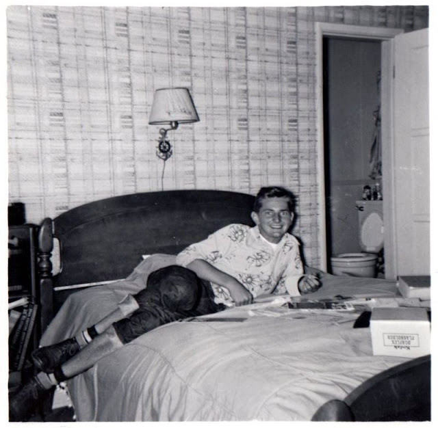 30 Cool Pics Capture People on the Beds in the 1950s Vintage Everyday