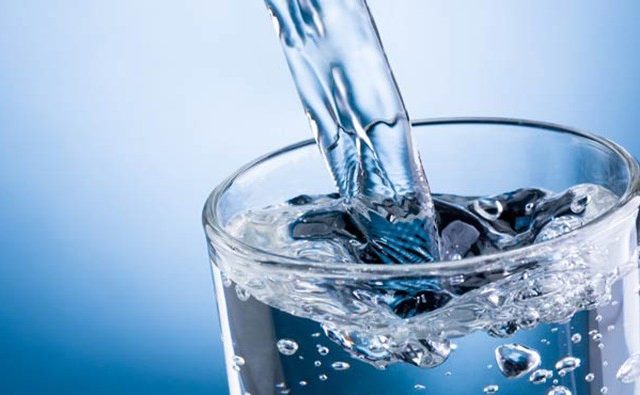 turunkan berat badan hanya dengan air putih