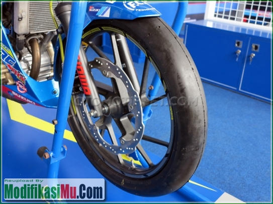 Ban IRC Fasty Slick Soft Compound - Video Cara Modifikasi All New Suzuki Satria F150 FI Sporty Untuk Balapan Terbaru Sederhana Tapi Keren Ban IRC Fasty Slick Soft Compound - Video Cara Modifikasi All New Suzuki Satria F150 FI Sporty Untuk Balapan Terbaru Sederhana Tapi Keren