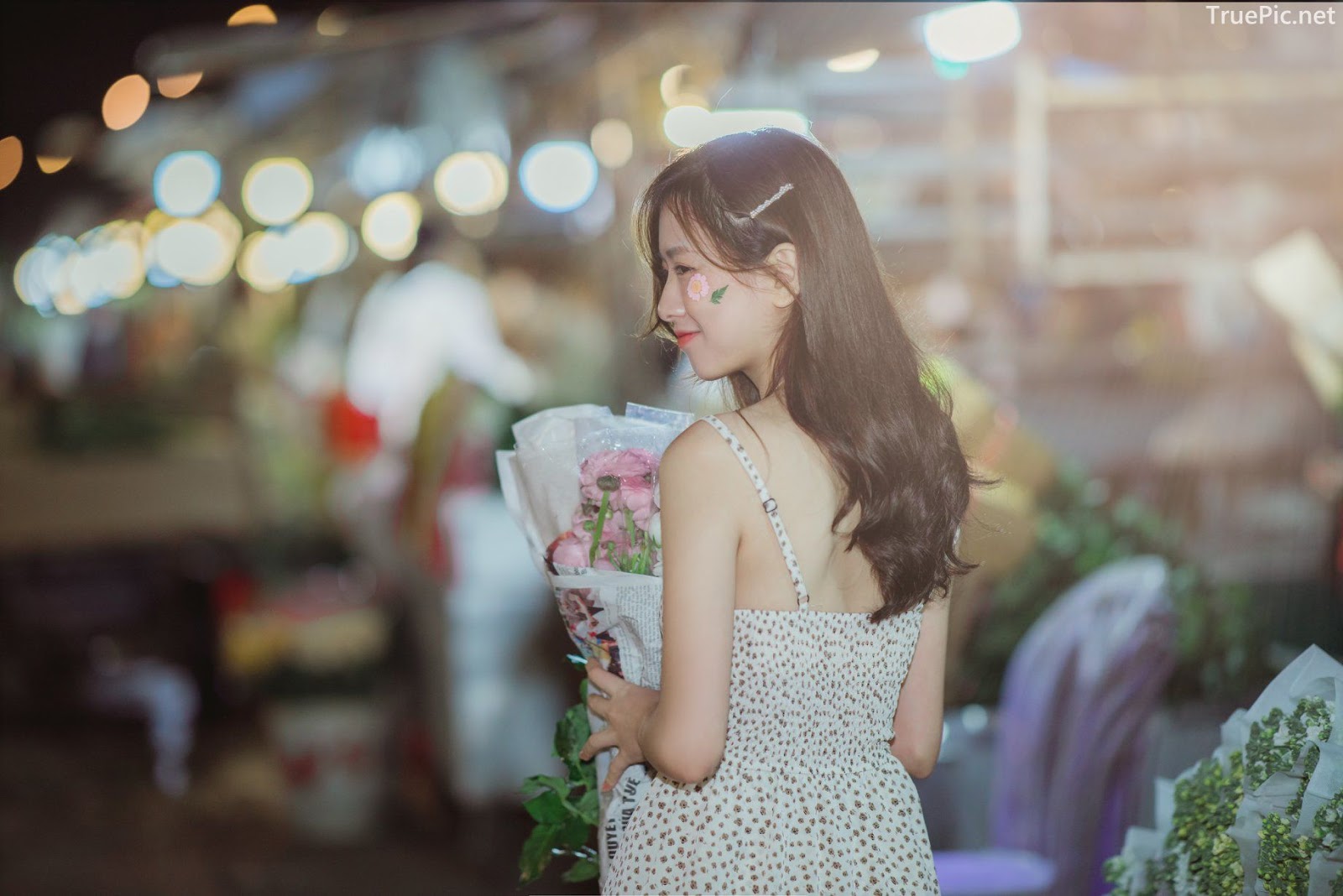 Vietnamese Hot Girl Linh Hoai - Strolling on the flower street - TruePic.net - Picture 14