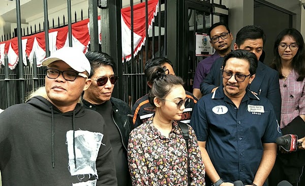 Andre Taulany Dan Rina Nose Dilaporkan Ke Polisi Diduga Hina Marga Latuconsina