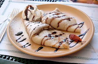 Gundel palacsinta filled with nuts and chocolate sauce
