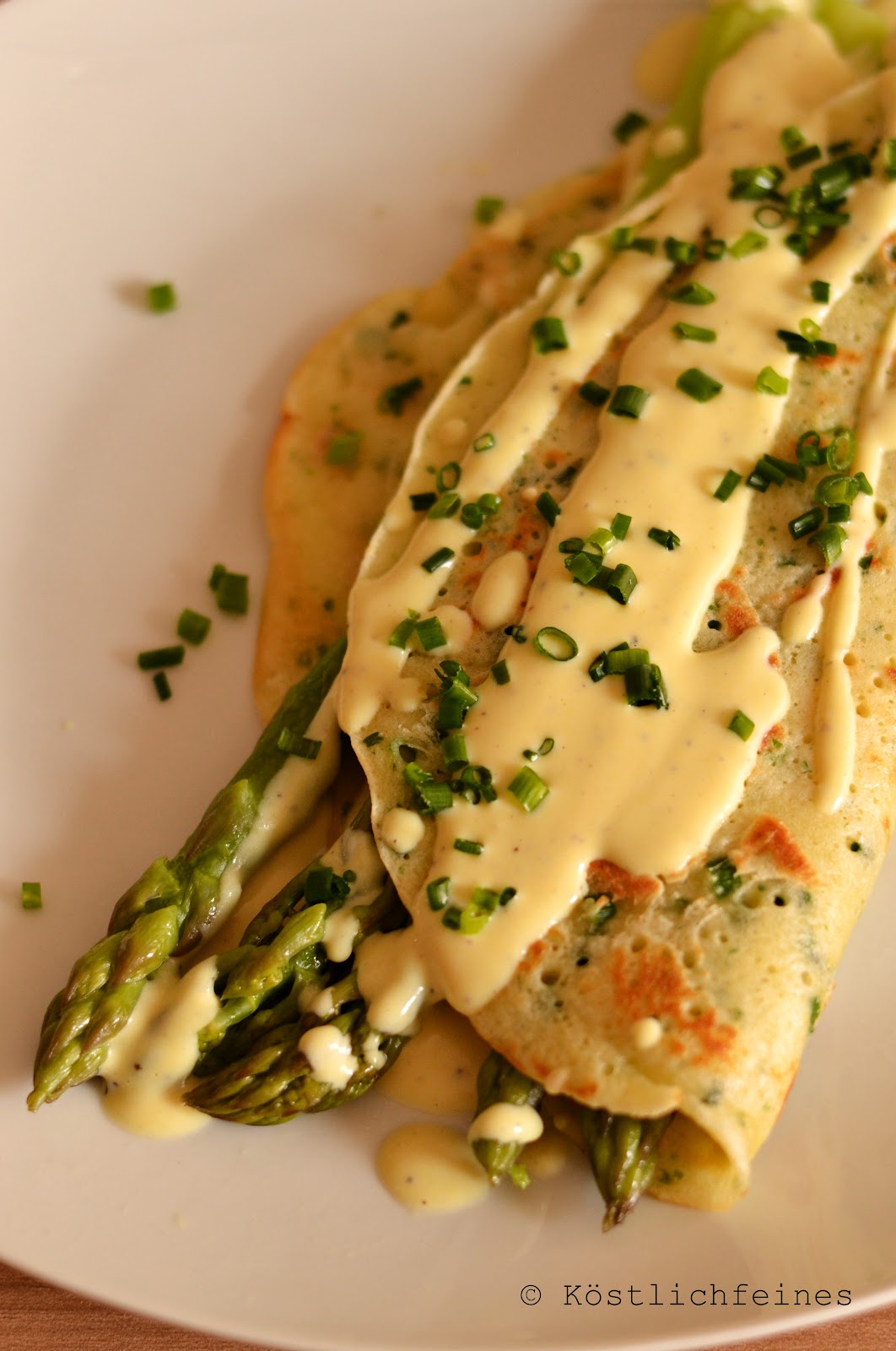 köstlichfeines: Kräuterpfannkuchen gefüllt mit Spargel
