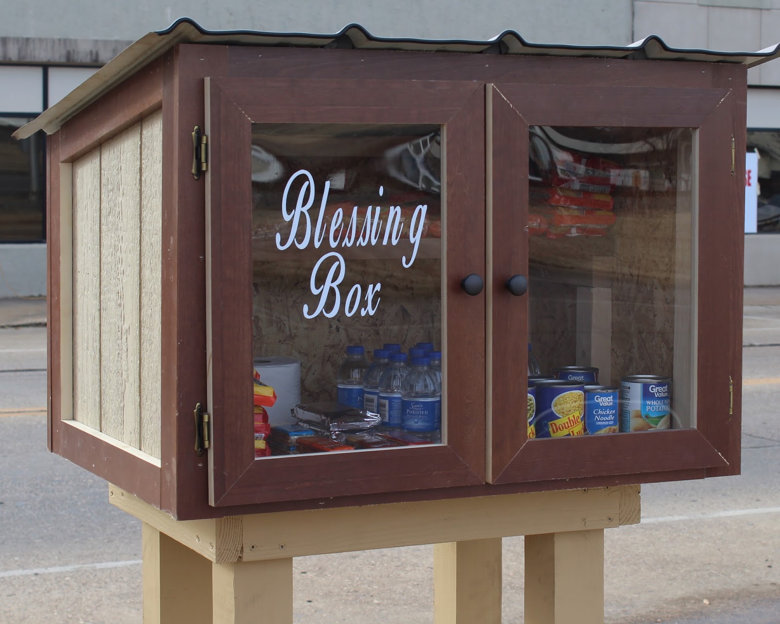 kxmx-local-news-blessing-box-set-up-in-sallisaw