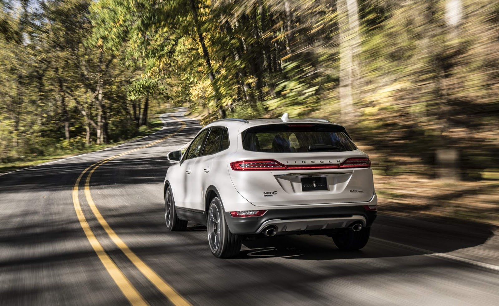 Lincoln MKC 2019 ganha facelift e mais tecnologia - EUA