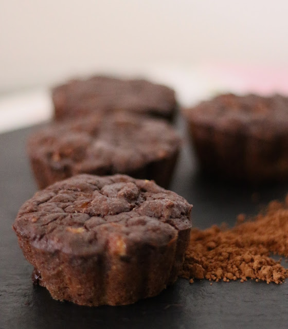 Muffins de chocolate e banana com trigo sarraceno saudáveis e sem