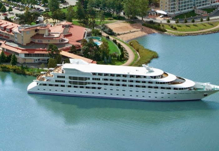 the yacht luxury hotel