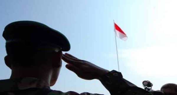 Wajibkah Sipil Menghormati Bendera Merah Putih dengan Cara Militer?