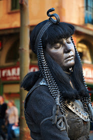 Human Statues at La Rambla: Hypnotic Cleopatra