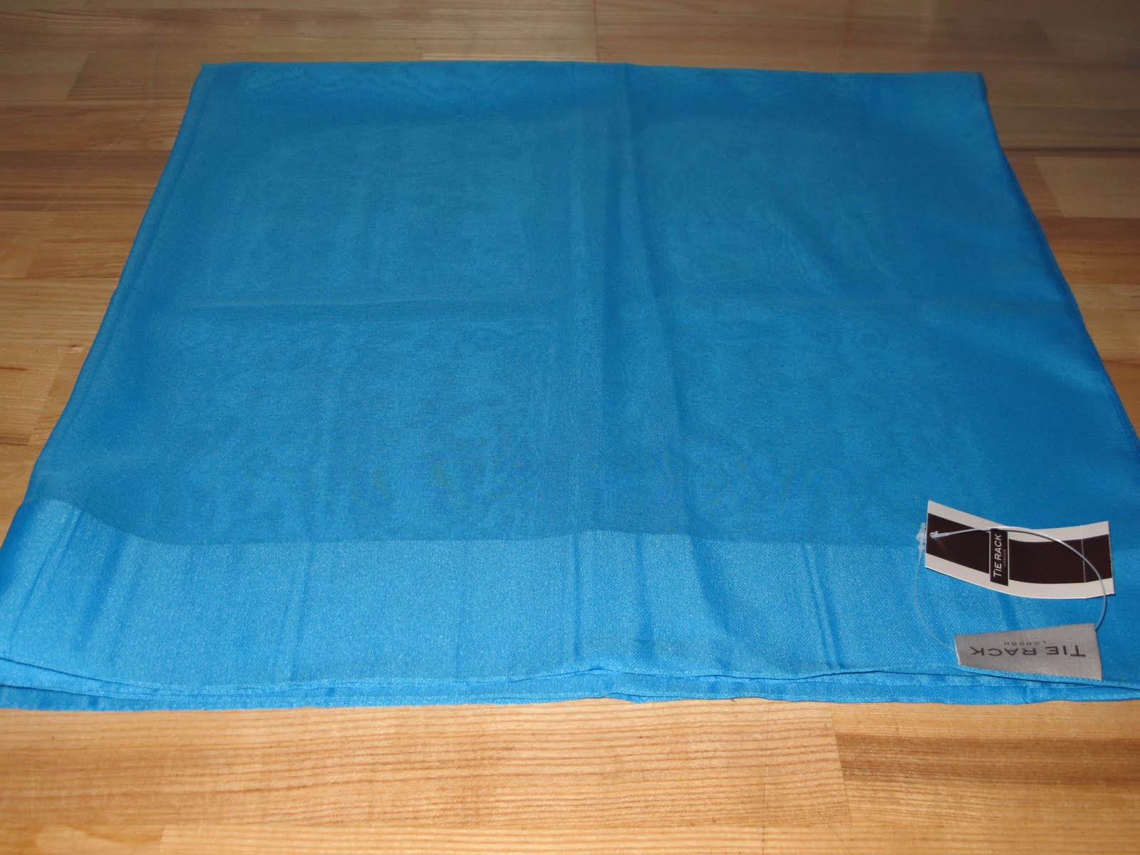 LoNdon dEaLs Tie RaCk Plain Scarves