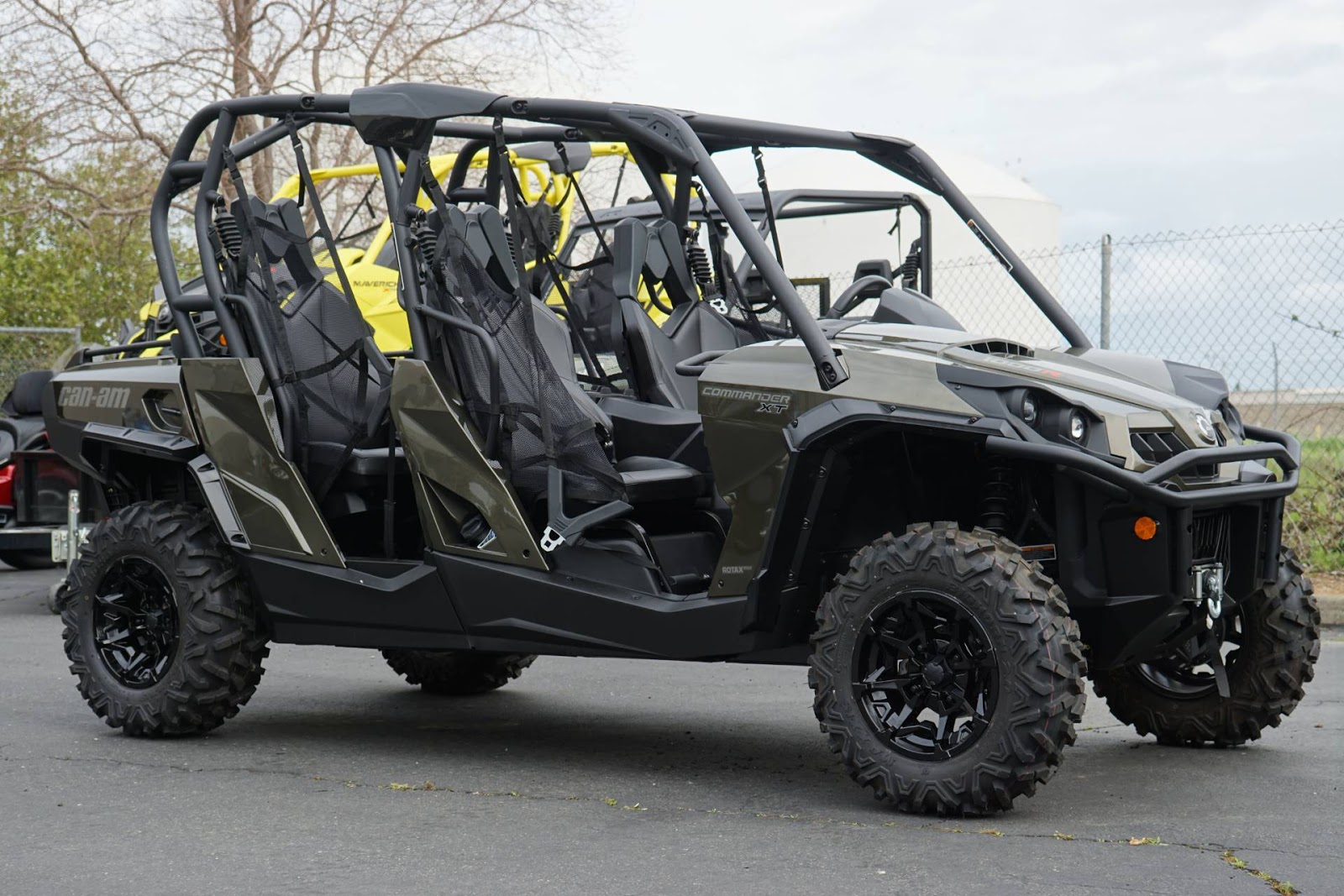 Can-Am Commander Off-Road Vehicle - BRP Indonesia 