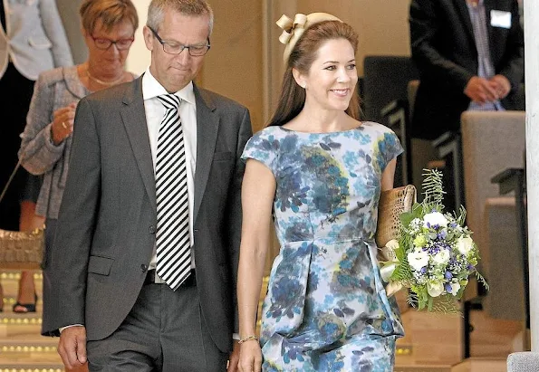 Crown Princess Mary Style SIGNE BEGELUND JENSEN Dress and CARLEND COPENHAGEN Vanessa Bag