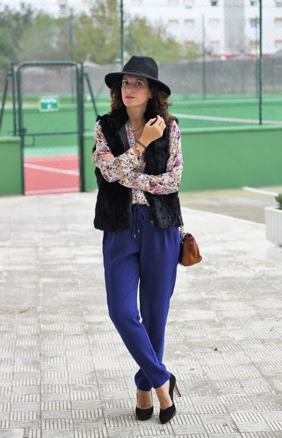 pantalón azul klein