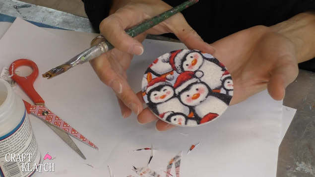 Learn how to make penguin fabric coasters! It's a great Christmas craft idea and beautiful home decor for the holidays! #craftklatch #craftideas #christmas #christmascraftideas #crafts #christmascrafts #howto #diy #penguins #resin #resincrafts #resincoasters #resindiys