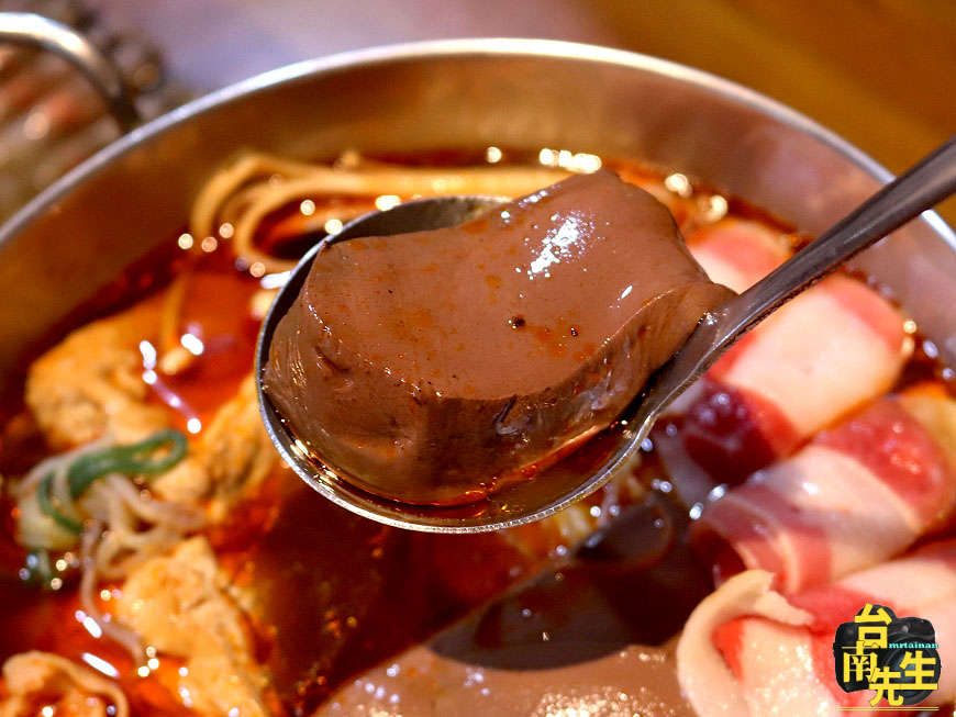 台南小火鍋/天然食材熬煮川味麻辣湯頭/肉燥飯、飲料吃到飽/限量供應產地直送海鮮食材/30隻白蝦超值佛心價只要199元/吃到痛風也甘願