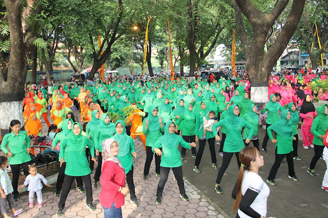 Ratusan Masyarakat Ikut Senam Bersama di Hari Ibu ke-91