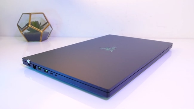 The lid of Razer Blade Pro 17 gaming laptop is made up of aluminum to provide highest possible strength in low weight.