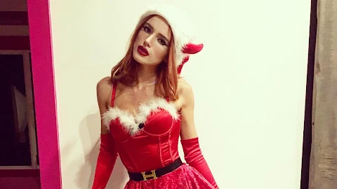 Bella Thorne · Santa