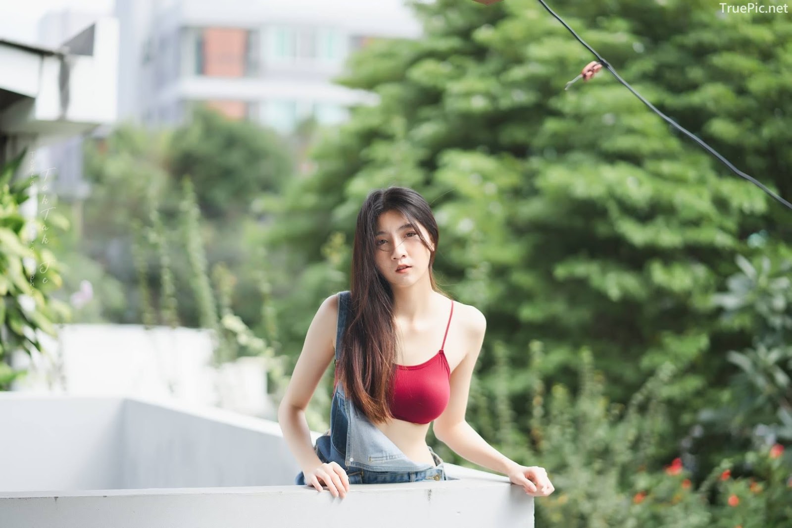 Thailand angel model Sasi Ngiunwan - Red plum bra and jean on a beautiful day - Picture 18