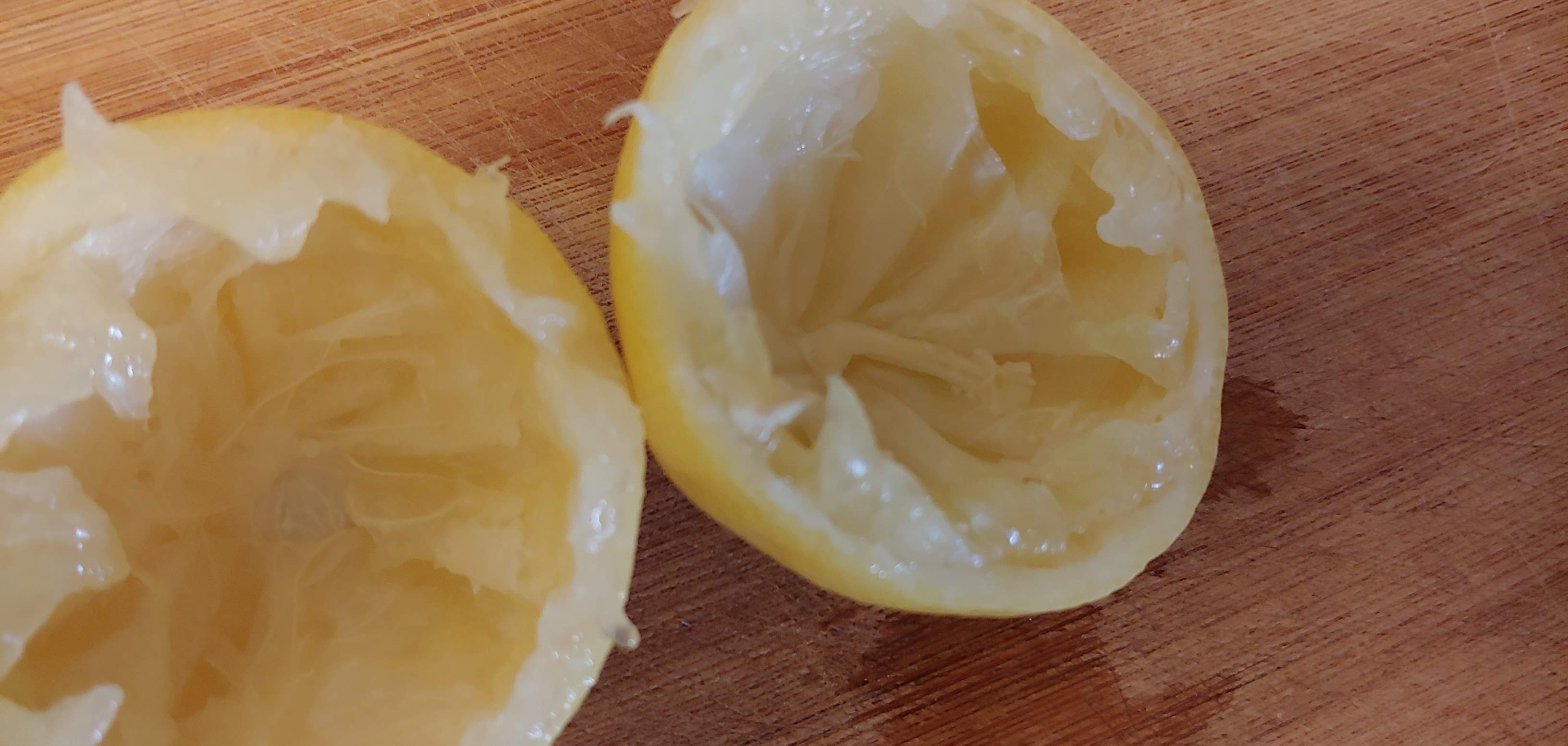 Lemon Juicer vs. Lemon Reamer At Home with John Newman