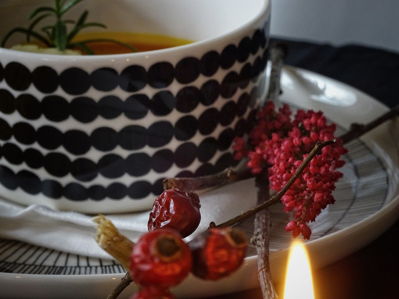 Halloween küsst Herbst - Herbstliche Tischdeko-Idee 'dark and moody' mit einem dezenten, edlen Hauch Halloween - https://mammilade.blogspot.de Halloween küsst Herbst - Herbstliche Tischdeko-Idee 'dark and moody' mit einem dezenten, edlen Hauch Halloween - https://mammilade.blogspot.de