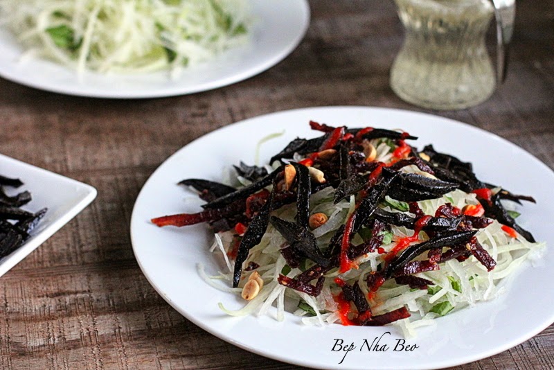 Cách làm bánh tráng trộn: GỎI KHÔ BÒ LÁ MÍA HEO