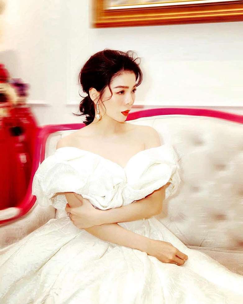 Le Quyen he lo ly do khien vong 3 mat dep du tap may cung chi 197654067 313258500413266 4009374618442460377 n 1626596806 645 width1080height1350