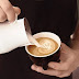 Ο πανεύκολος τρόπος να φτιάξεις αφρόγαλα για τον καφέ σου