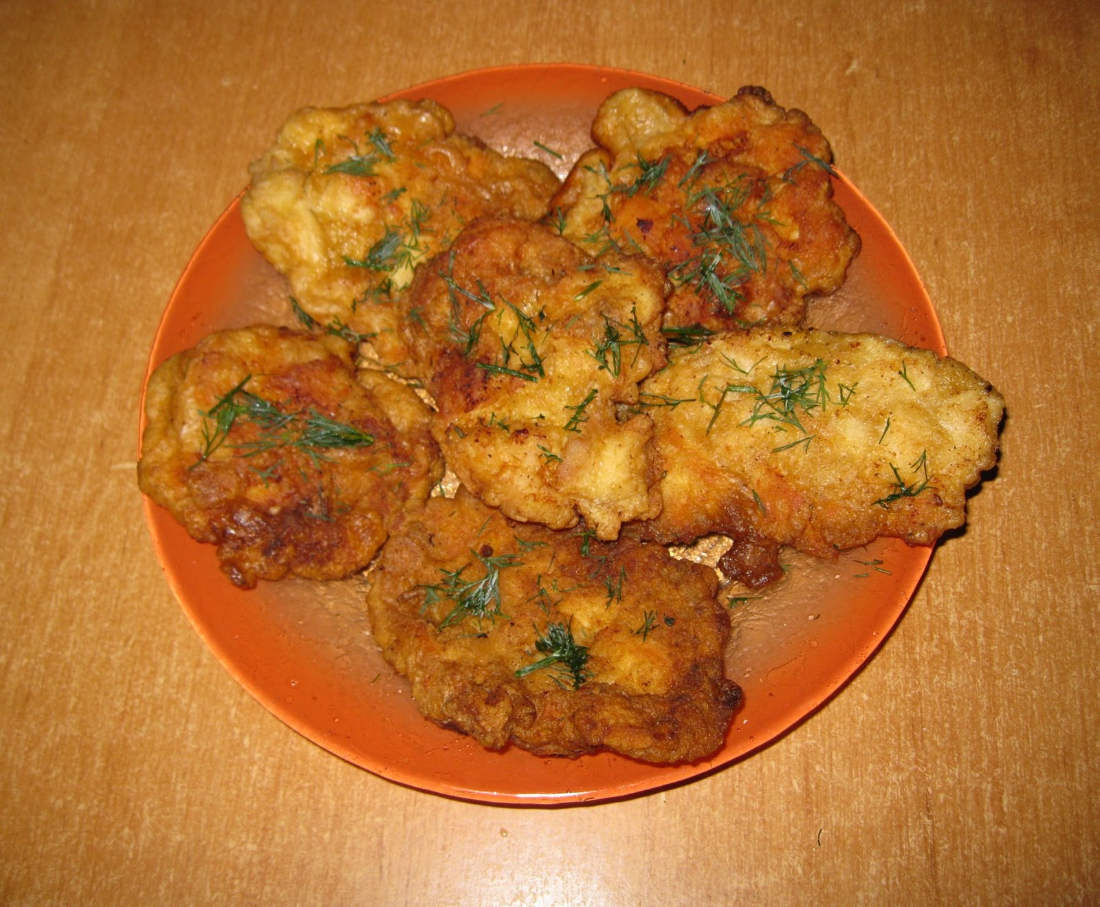 куриные оладьи с крахмалом. куриные оладьи. оладьи из куриной грудки рубленные с луком и майонезом. куриные оладьи с крахмалом и майонезом рецепт. куриные оладьи с крахмалом и майонезом рецепт.